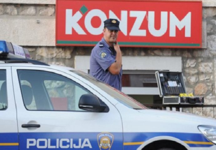 Muškarac opljačkao Konzum prijeteći palicom