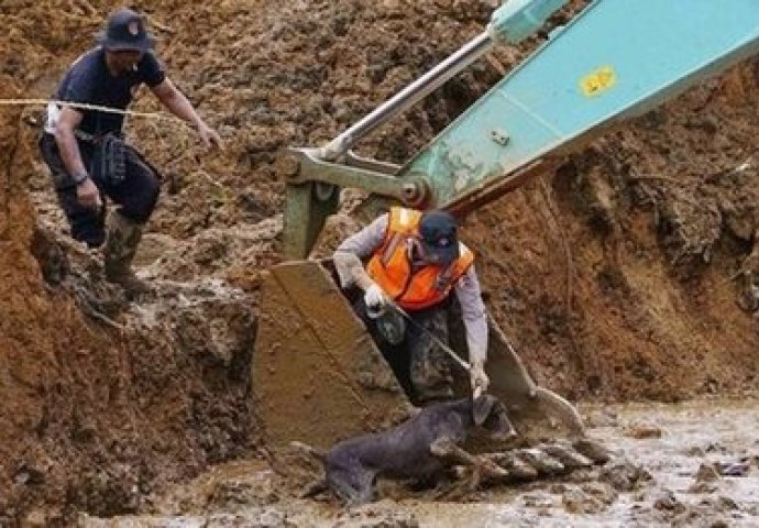 Klizište odnijelo 18 života, zemlja dostigla visinu od pet metara iznad koliba