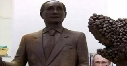 Čokoladna statua Putina predstavljena u Sankt Peterburgu