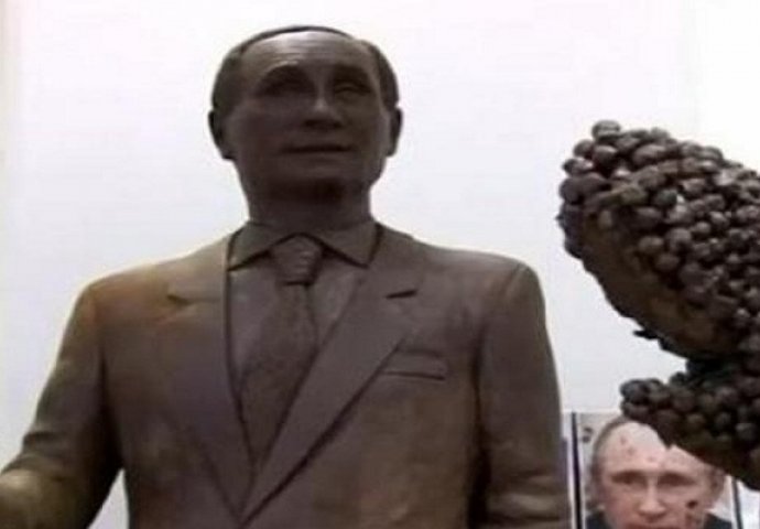 Čokoladna statua Putina predstavljena u Sankt Peterburgu