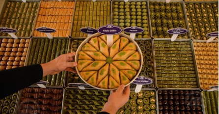 Carstvo baklave u Bursi: Poslastičar mušterijama nudi 200 vrsta čuvenog kolača