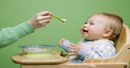   Roditelji, evo kada možete početi hraniti bebu čvrstom hranom