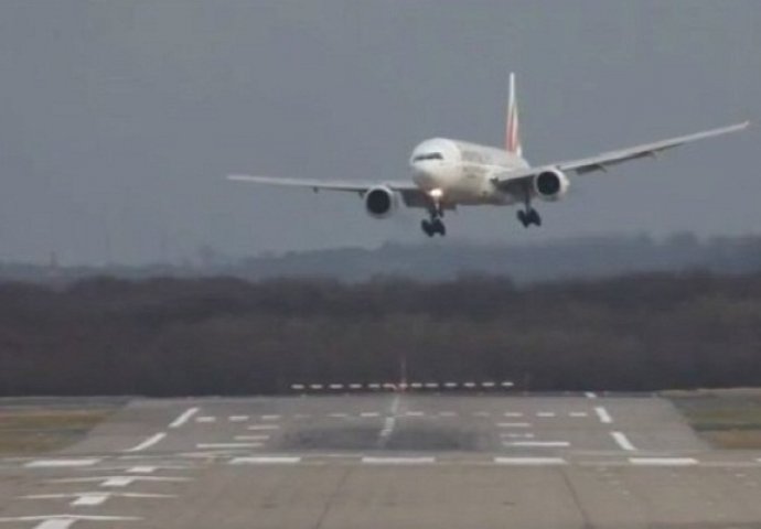 BOMBA U AVIONU: Mađarska policija pretresa putnike i prtljag!