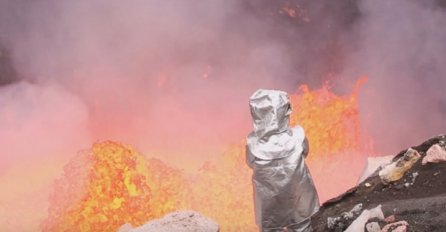 (VIDEO) Ovaj čovjek se spustio u srce vulkana i zabilježio fascinantne prizore
