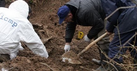 Ekshumacija u toku: Deponija Kozluk krije tajnu o 1.000 strijeljanih Srebreničana