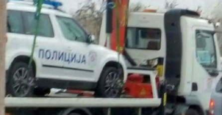 Ovo još niste vidjeli: "Pauk" odnosi policijsko auto ! (FOTO)