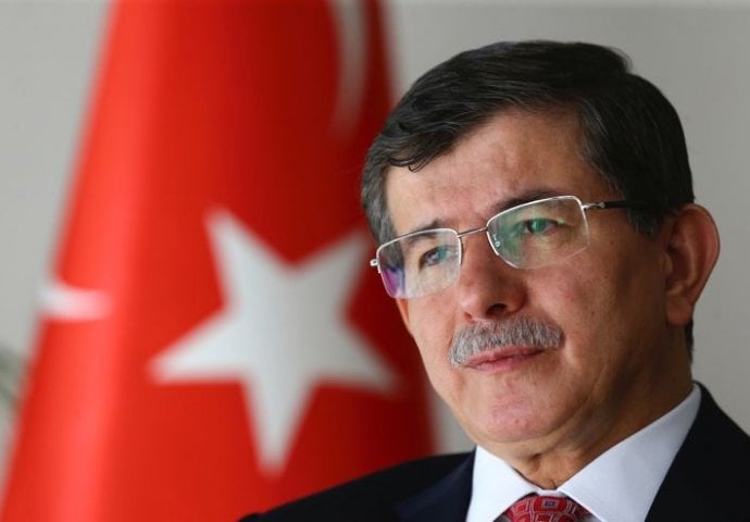 Davutoglu optužuje Rusiju za etničko čišćenje i najavljuje nove odnose Ankare i Brisela