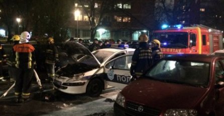 Izgorio policijski automobil u Novom Beogradu