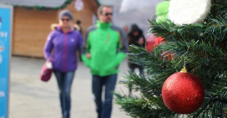 Pripreme za novogodišnje praznike: Banjalučani preplavili Zimzograd