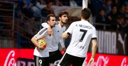 Valencia konačno do prvih bodova u Primeri, ali nakon očajne igre protiv Alavesa