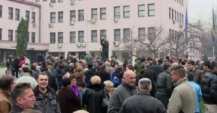 Protest ispred federalne Vlade