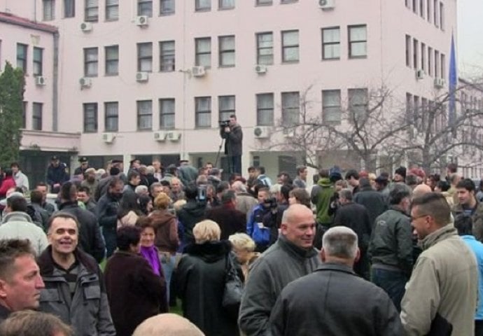 Protest ispred federalne Vlade