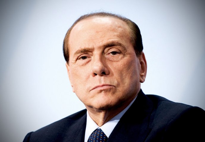 Muškarac se zapalio ispred Berlusconijeve vile