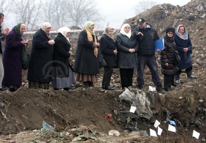 Žene Srebrenice: Masovna grobnica u Kozluku je mjesto na kojem čovjek zanijemi