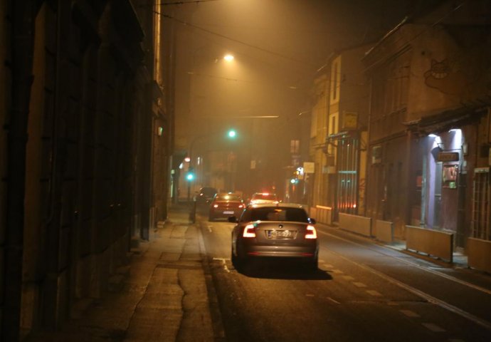 Sarajevo i večeras pod gustim smogom i maglom