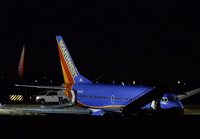 Avion  proklizao po travi i zaglavio se, ima povrijeđenih