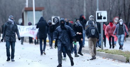 Oštri sukobi između mladih prokurdskih demonstranata i policajaca u Ankari