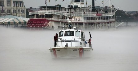 Tri osobe poginule, 39 spašeno, desetine nestalih