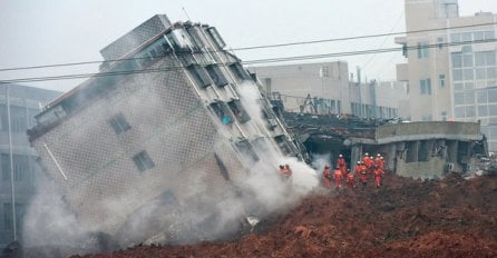 Nakon rušenja 33 zgrade u klizištu, spasioci tragaju za 91 osobom