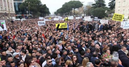 U Tirani treći antivladin protest