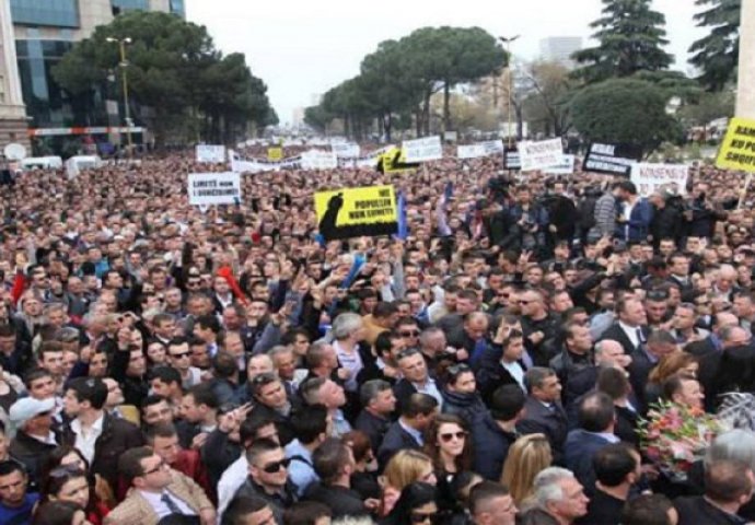 U Tirani treći antivladin protest