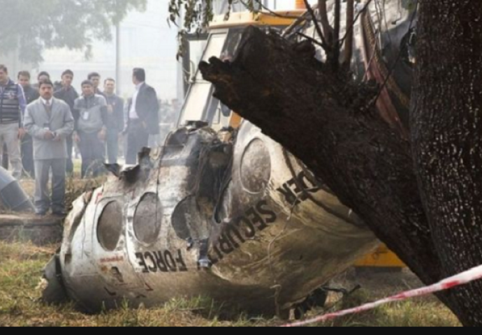 Pao mali vojni avion u Indiji: Poginulo 10 osoba