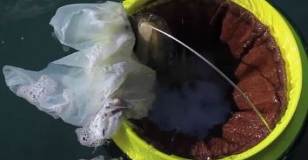 Plutajuća kanta za smeće koja čisti okean