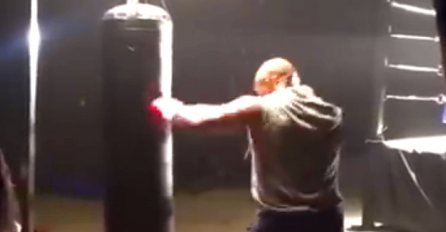 LEGENDA U FORMI: Pogledajte kako danas u svojoj 50. godini udara Mike Tyson!