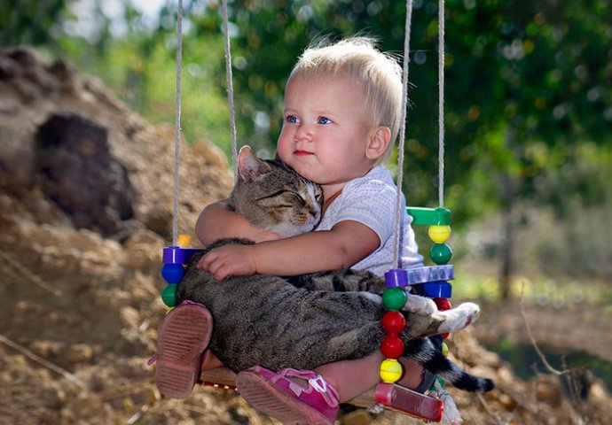 Posebna veza između djece i životinja: 20 fotografija koje će vam rastopiti srce