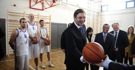 Vučić u Novom Pazaru: "Jednako ćemo se brinuti o Srbima i Bošnjacima"