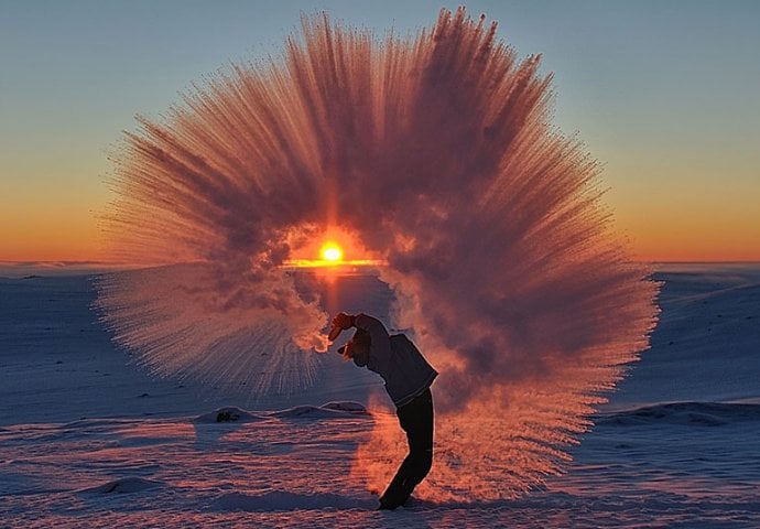 Da li ste se nekada zapitali šta se desi kada prospete vruć čaj na minus 40? Odgovor će vas ostaviti bez daha