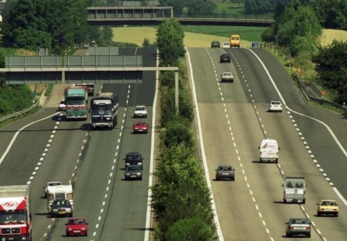 Lančani sudar u Njemačkoj: Jedna osoba poginula, 14 povrijeđenih