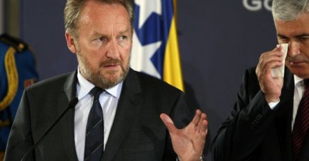 Izetbegović: "Vučić podrškom Dodiku i dolaskom na proslavu dana RS-a dovodi u pitanje mir u regiji"