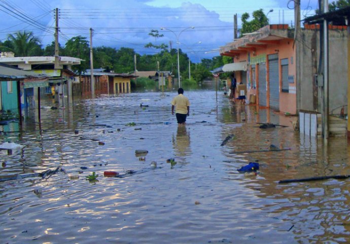 Velike poplave u Južnoj Americi: Domove napustilo više od 150.000 ljudi