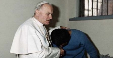 Papa Ivan Pavao II u zatvoru posjetio svog atentatora