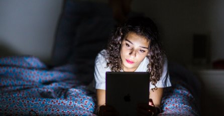 Čitanje sa ekrana prije spavanja moglo bi vas ubiti