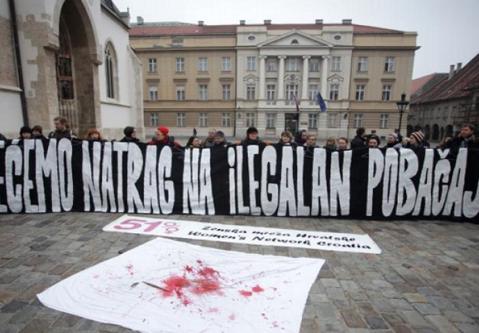  Hrvatska: Protesti pred Ustavnim sudom zbog najave smanjenja prava na abortus