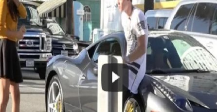 Sponzoruša obrukana kao nikad: Htjela biti s njim zbog auta, pa dobila hladan tuš (VIDEO)