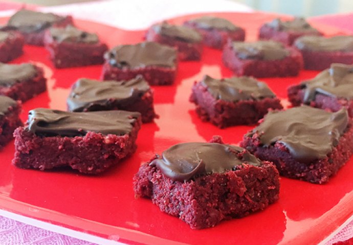 Deset slastica bogatih proteinima koje možete jesti i dok ste na dijeti