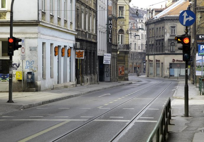  Sarajevske ulice puste prvog jutra u 2016. godini (FOTO)