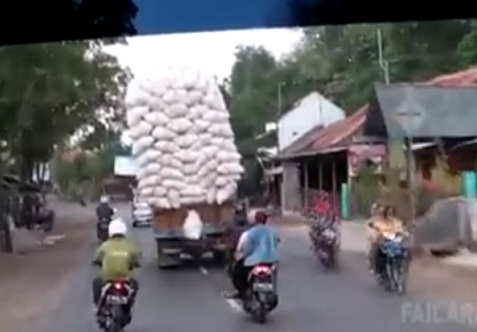 Da li ste nekada vidjeli ovako natovaren kamion?(VIDEO)