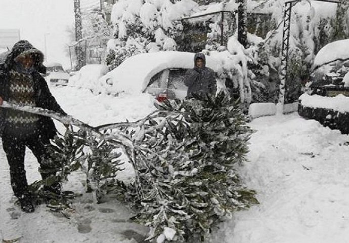 Mećava presjekla putne pravce i izolovala sela