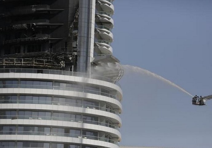 Požar u hotelu u Dubaiju gotovo potpuno ugašen