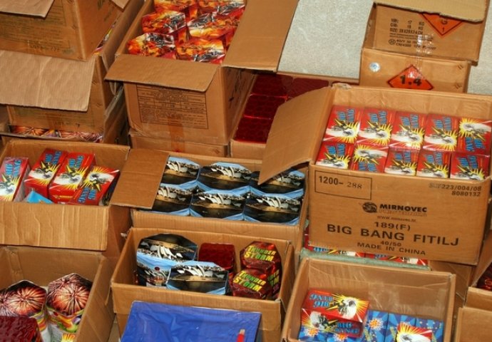 U podrumu imao tonu pirotehnike: Neke od eksplozija bile su toliko snažne da su se prozori tresli