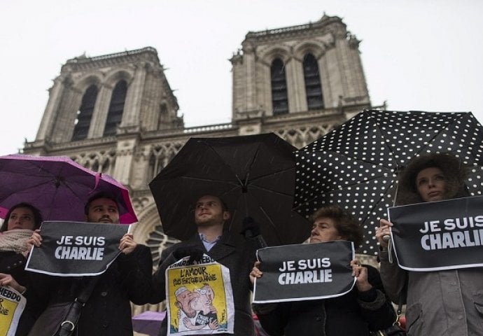 Spomen ploče za žrtve napada na Charlie Hebdo i supermarket