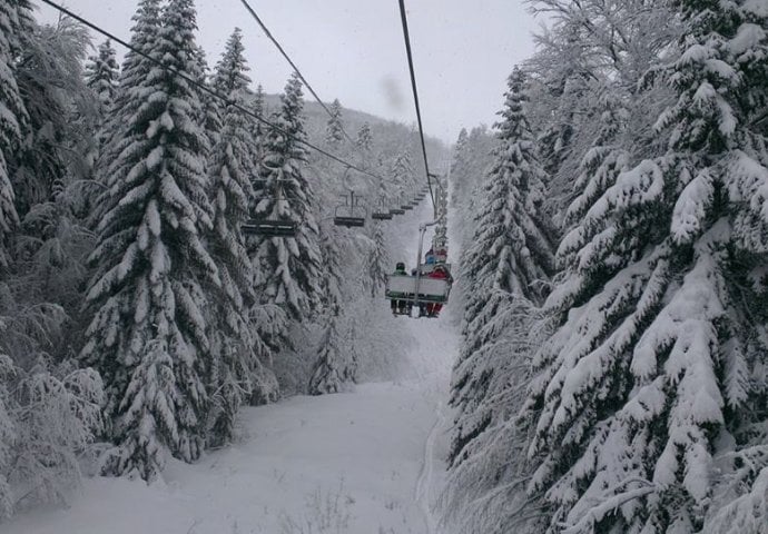 Staze spremne i uređene: Skijaši danas uživali na olimpijskoj ljepotici Bjelašnici