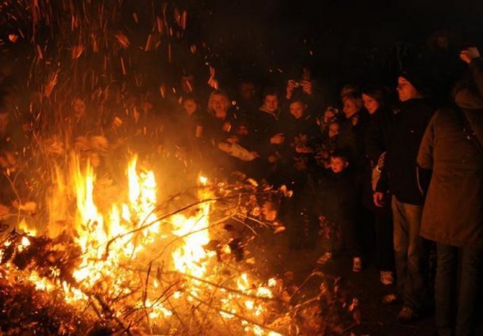  Tradicionalno paljenje badnjaka u Banjaluci