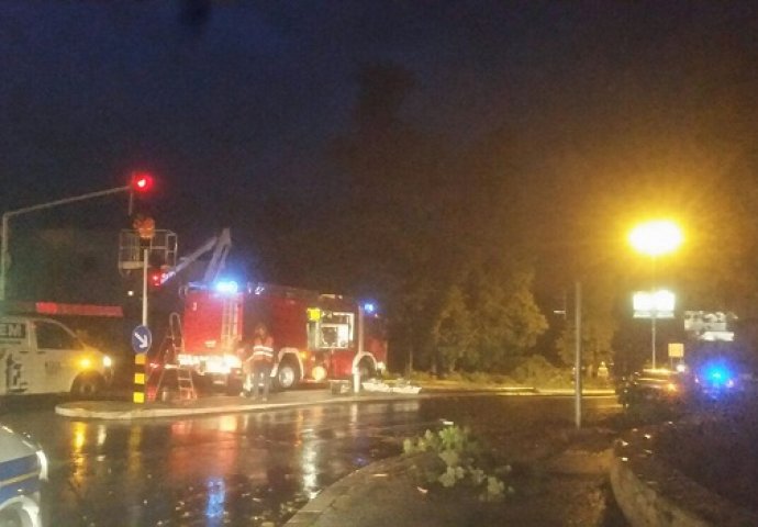 Nevrijeme napravilo popriličnu štetu: Vjetar, kiša i pijavica zahvatili grad