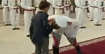 Zašto niko ne može da poljubi ruku marokanskog princa? (VIDEO)