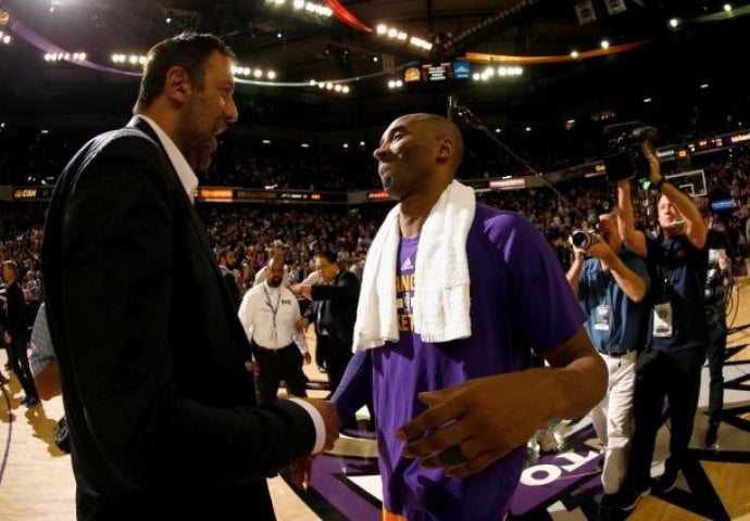 Vlade Divac oduševio Kobe Bryanta poklonom